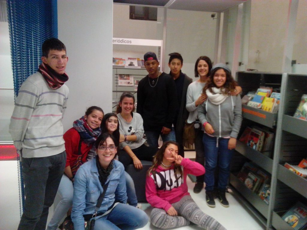 Visita de los usuarios de Aspansor a la biblioteca para jóvenes Cubit.